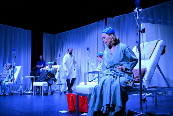 HappyEnd_kostymova(18)