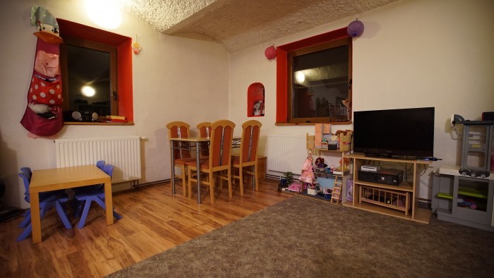 před 6