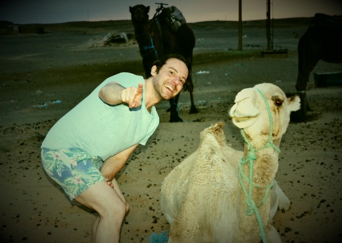 ATT_1434626167314_Velbloud čučí