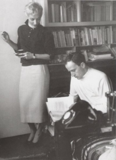 Boris Vian a Ursula Kubler v bytě v Cité Veéon, Paříž 1956