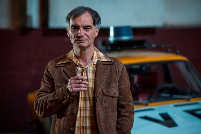 1.dil Filip leze na prolézačku a skáče dolů, vypadne mu pytlík Vitacitu, pustí se do něj, přijíždí Plachý, odjíždějí spolu řešit případ vloupačky do obchodu.