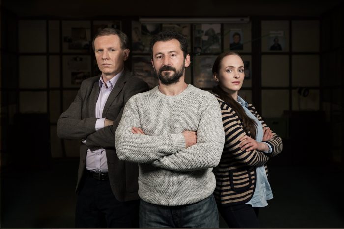 Kriminalista, jehož dcera zabila prominentního soudce, se rozhodne zamést stopy tohoto zločinu. Záhy je ale nalezeno zavražděné tělo a právě on je pověřen vyřešením celého případu.