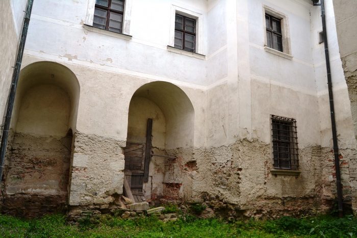 TZ_Děti musí v tajemných sklepech a na půdách žďárského zámku najít ztracenou truhlu, budou -hasit- i požár (3)