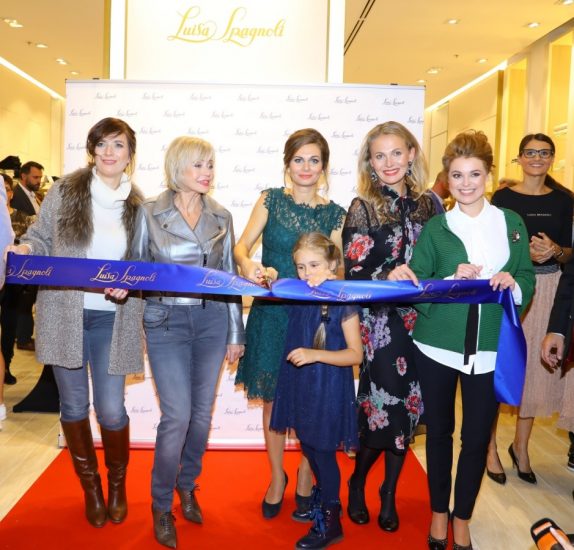 1. opening - A. Paluskova majitelka Luisa Spagnoli proCR a SR s hereckami IMG_5955