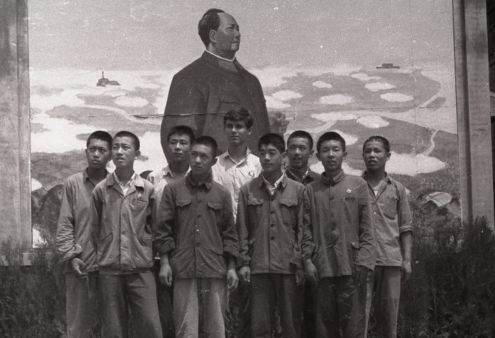 InsideMaosChina_Paul Crook Klassenfoto Mao Peking 1968