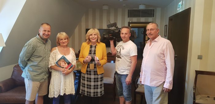 Slovenska televize TA3 zacala v Trencine natacet o HZ dokument (photo Renata Vesela)