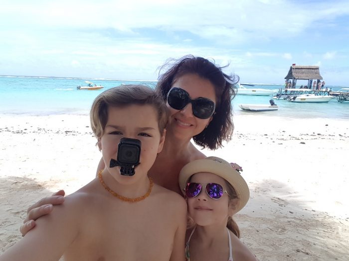 Mauricius6-Azurové moře a překrásné pláže ostrova Mauricius si zamilovala Eva Borská i její dvě děti - Petr a Monika