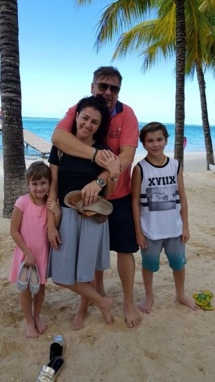 Mauricius7-Mauricius je doslova ráj na zemi. Zvlášť když tady trávíte dolenou s těmi, které milujete. Na fotce Eva Borská s rodinou