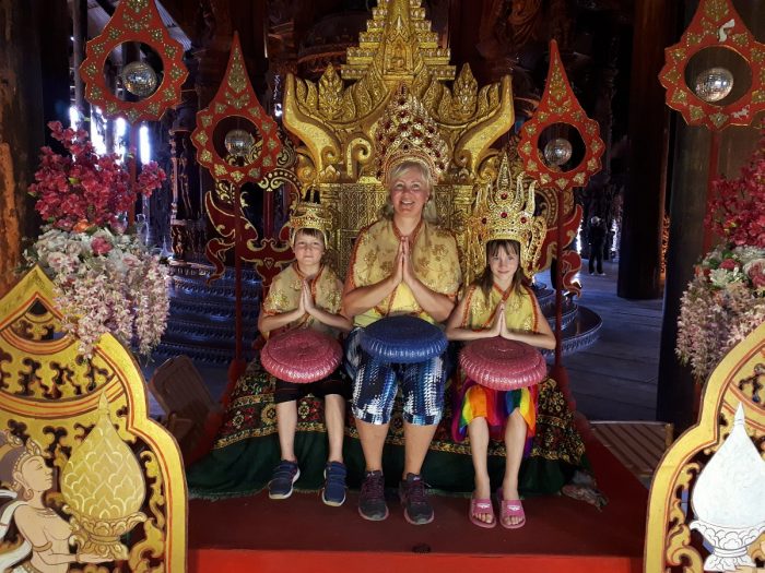 2 Ve Svatyni pravdy ve městě Pattaya