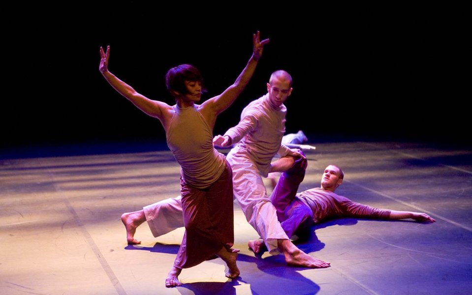 Freska, ženy hledící vlevo