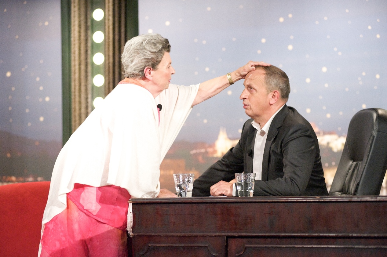 Prekopová vysvětlila Krausovi terapii pevného objetí