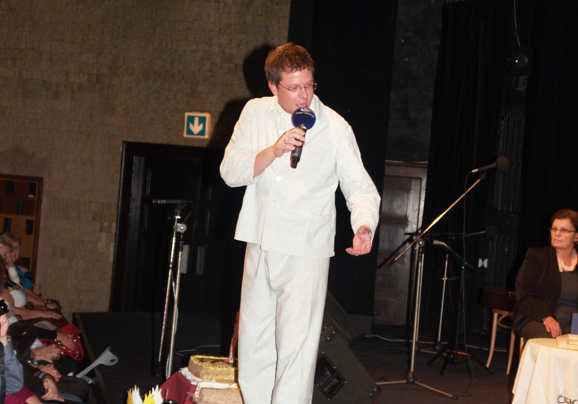 Aleš Cibulka moderoval v pyžamu