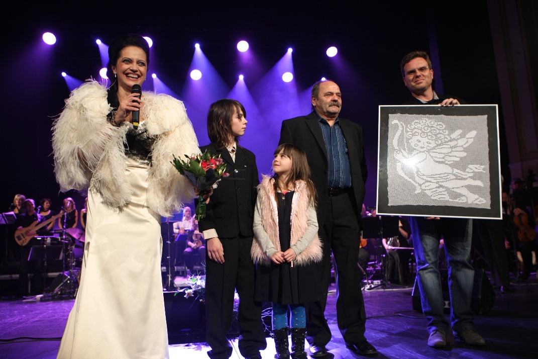 Mladý bubeník Andrej Kampf získal díky Lucii Bílé 200 000 korun!