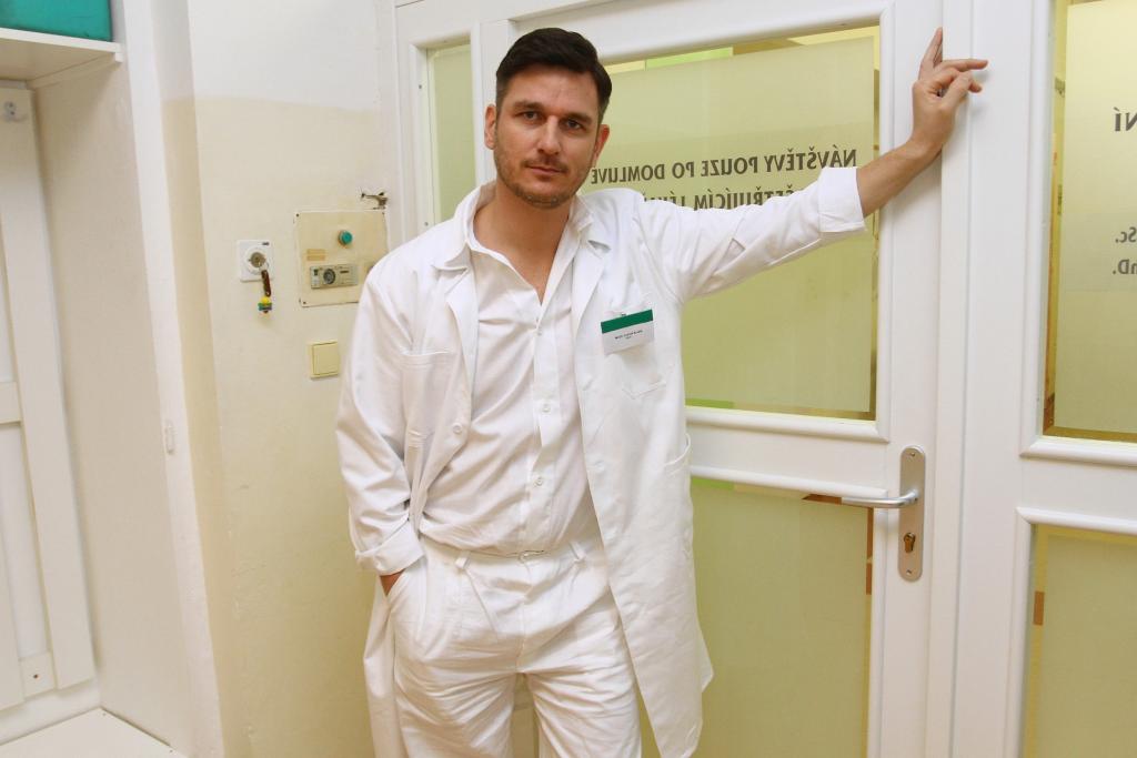 Lumír Olšovský poprvé v roli doktora