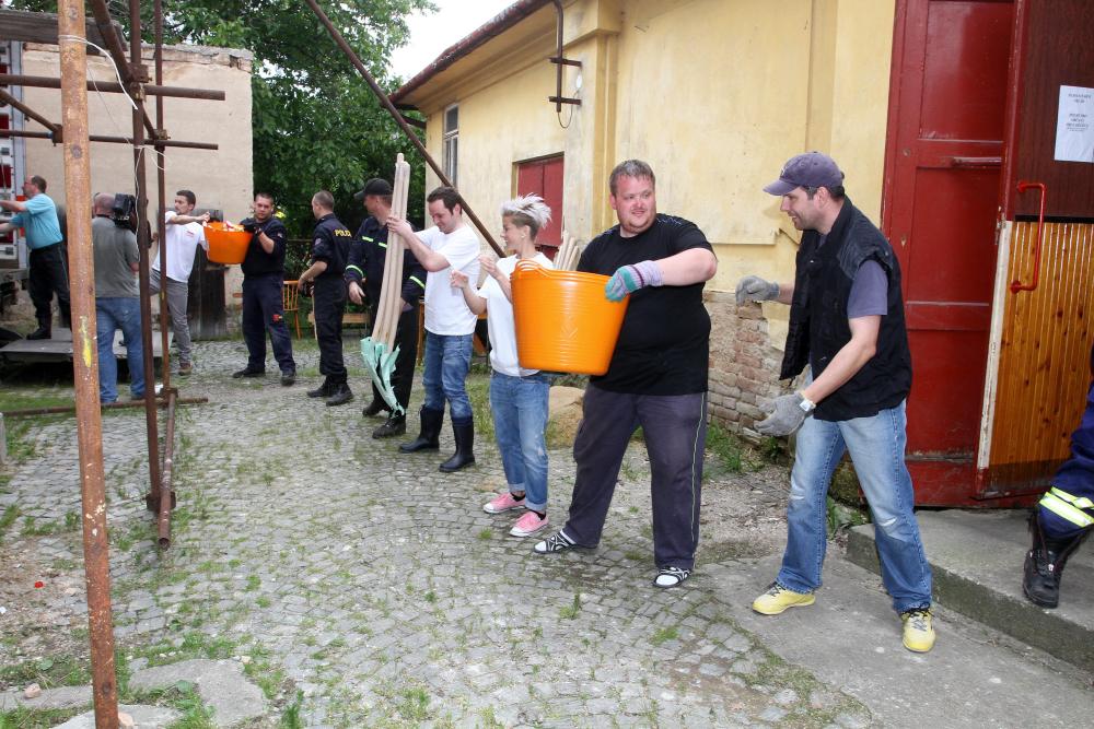 Prima pomáhá: Materiální pomoc zaplaveným Křesicím a Lounkám