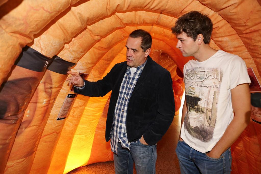 Podívejte se, jak Miroslav Etzler dělal zdravotní osvětu