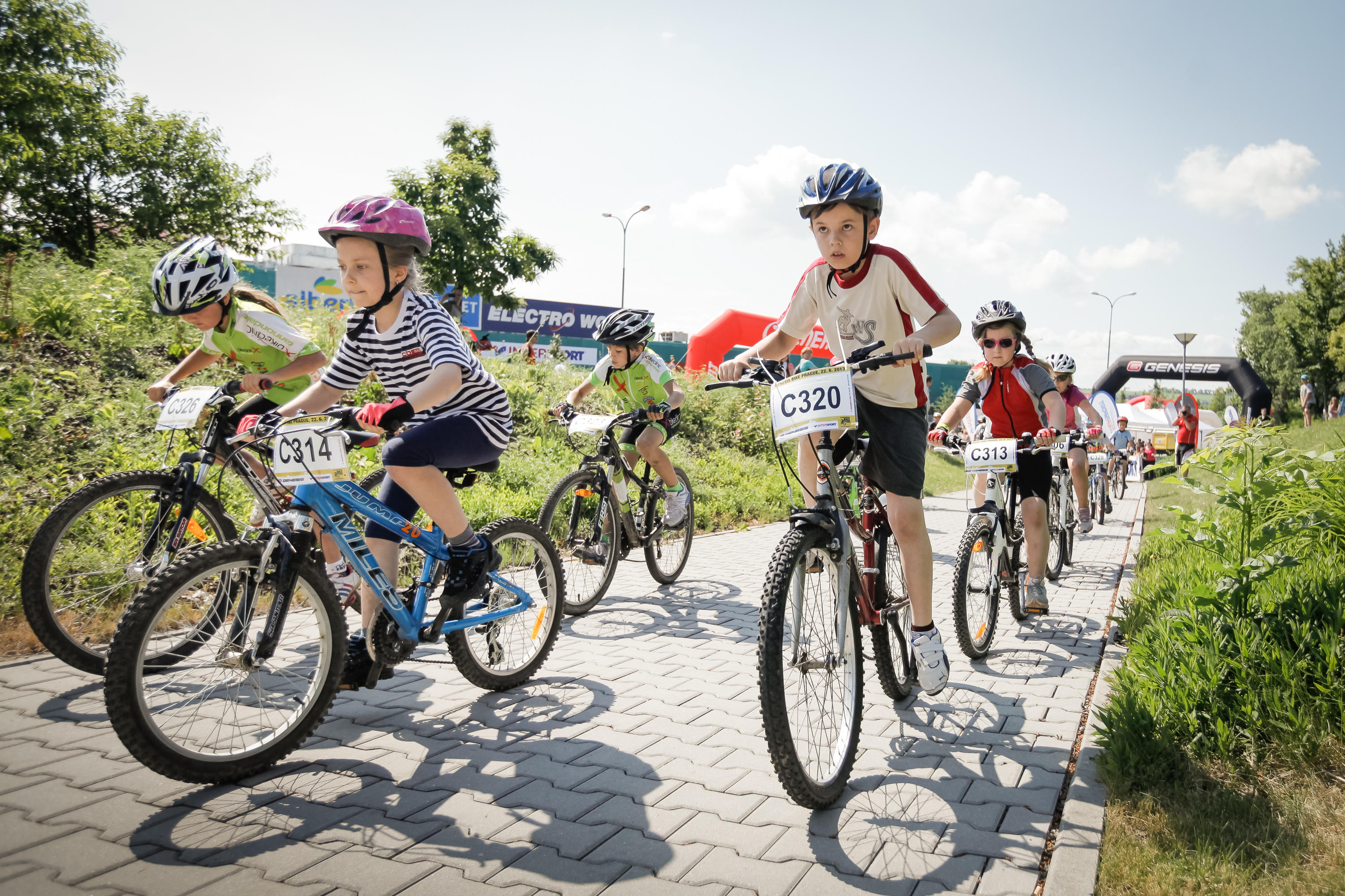 Největší pražský cyklistický závod klepe na dveře