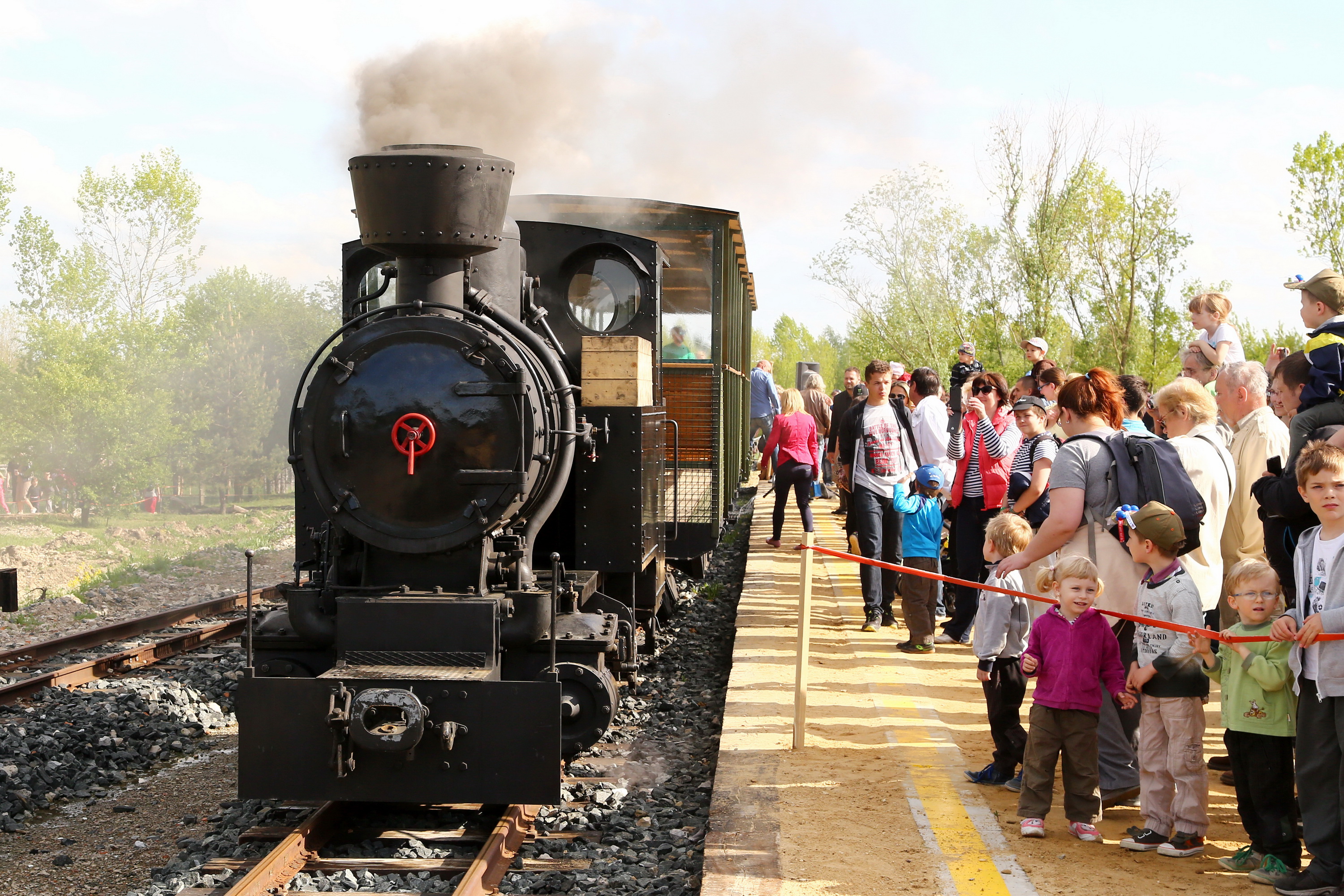 Televizní hvězdy otevřely úzkokolejku mezi Parkem Mirakulum a tankodromem